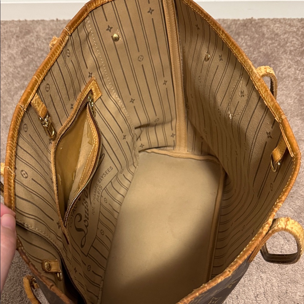 Louis Vuitton Classic Monogram Neverfull - Picture 10 of 15